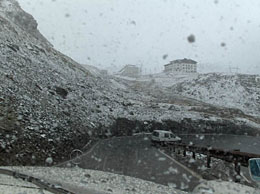 Abfahrt im Schneetreiben